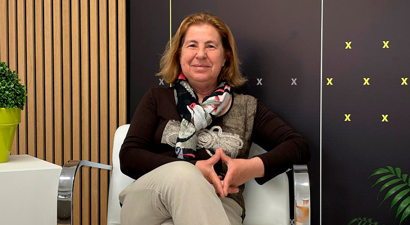 Paula cardona posa en las oficinas centrales de Femxa, en Vigo
