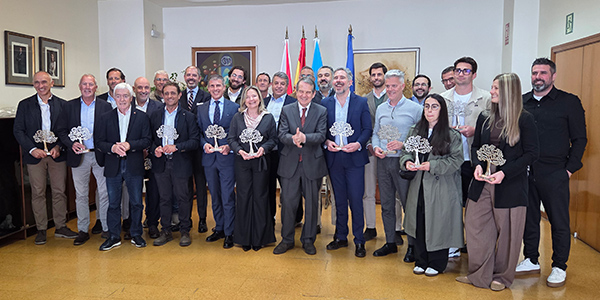 Entrega de los premios en la alcaldía de Vigo a las empresas que apoyan al deporte de Vigo Empresas reconocidas por el concello de Vigo por su apoyo al deporte de Vigo
