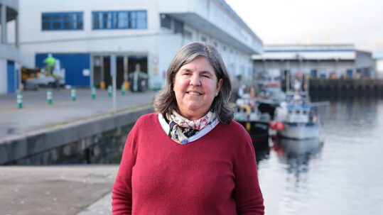 Rosa Meijide posa en el puerto de Vigo