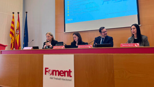 Ponentes durante la jornada de FP DUAL organizada por Foment del Treball Nacional en Barcelona