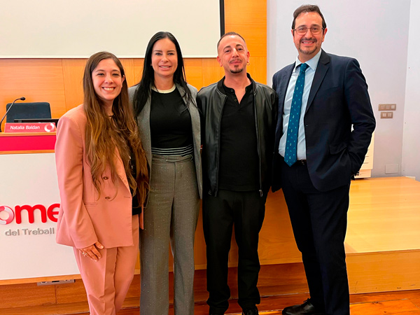 Foto de grupo de personal de Femxa y CEOE tras la charla en el clicle Jornades en Foment del Treball Nacional, en Barcelona. 