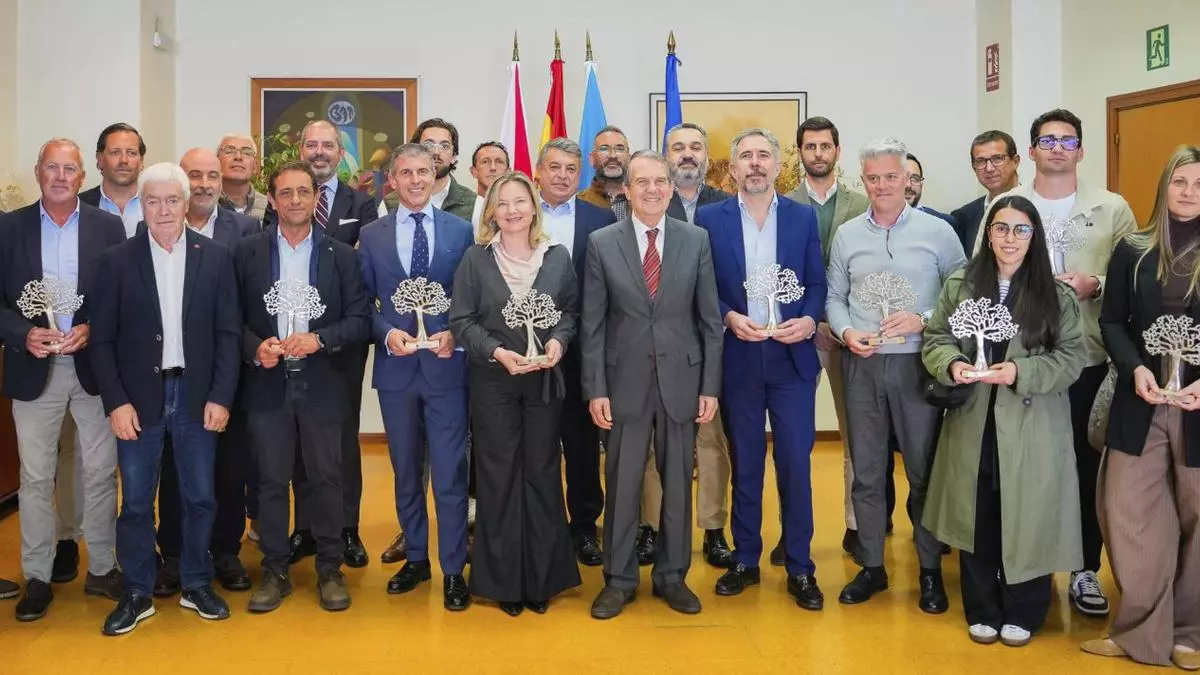 Concello y Faro de Vigo reconocieron a una veintena de empresas por su apoyo al deporte