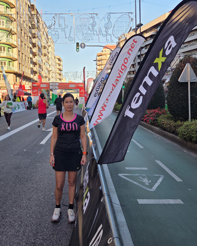 Patricia García posa en la salida de la carrera contra el Cáncer de Vigo